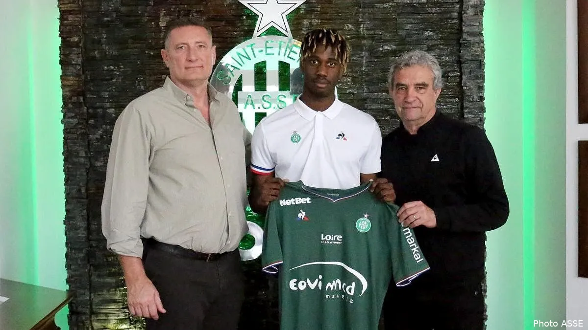 officiel un jeune attaquant de 18 ans signe pro a l asse charles abi216901