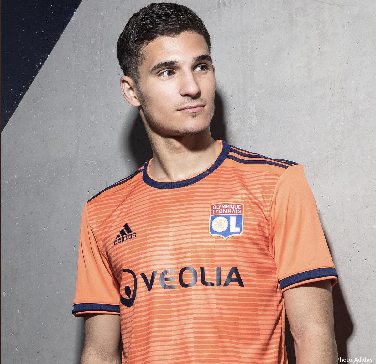 ol le maillot third est sorti il dechire les yeux aouar228557