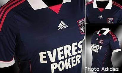 photo l ol devoile son nouveau maillot exterieur pour 2011 12 cid affe52a6 5633 4c5b 88d5 a0c681bbbe7f augure21418