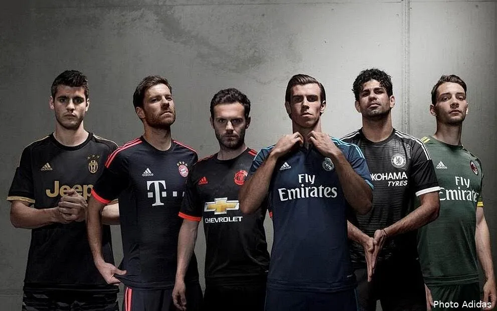 photo real mu chelsea bayern les maillots third devoiles third119291