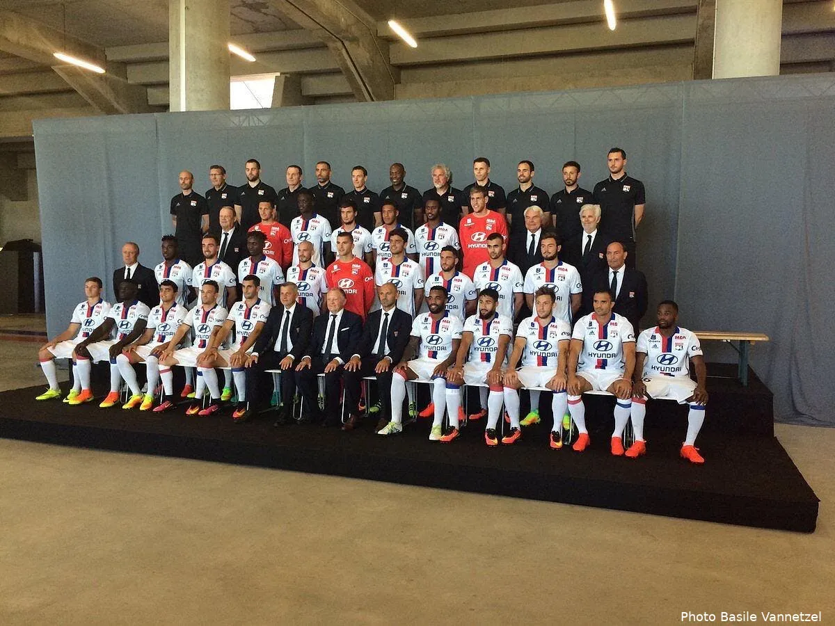 ol rachid ghezzal sur la photo officielle 2016 2017 cqokw9xwgaae0 f152670