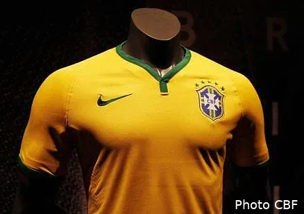 photo il manque un truc sur le maillot du bresil 192633312370563