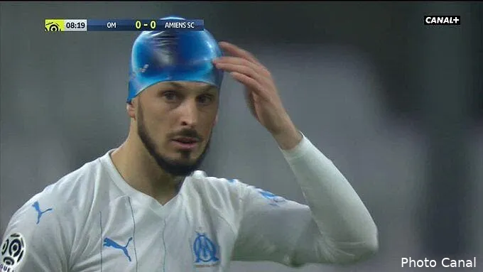 om benedetto joue avec un bonnet de bain contre amiens twitter se marre esc7hhxwaauxble280123