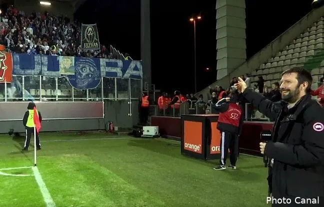 om cazarre chante cazarre est un pd avec les fans une association s indigne 648x415 julien cazarre face supporters om metz 3 fevrier 2017170226