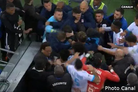 om ol anthony lopes a bien colle une droite a un stadier anthony lopes lors de l echauffouree w484213385