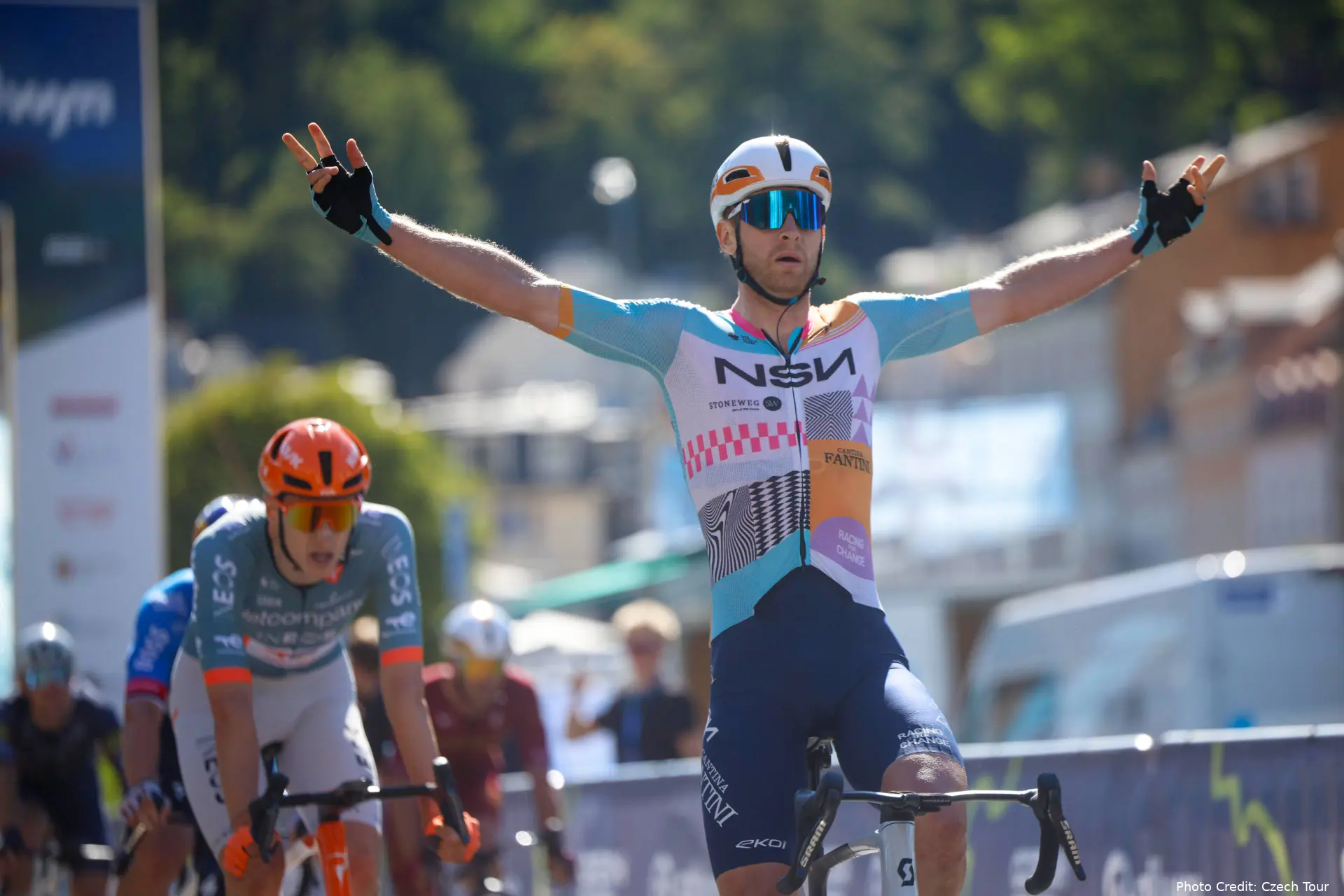 Riley Sheehan outsprints Ben Turner at the 2026 Czech Tour