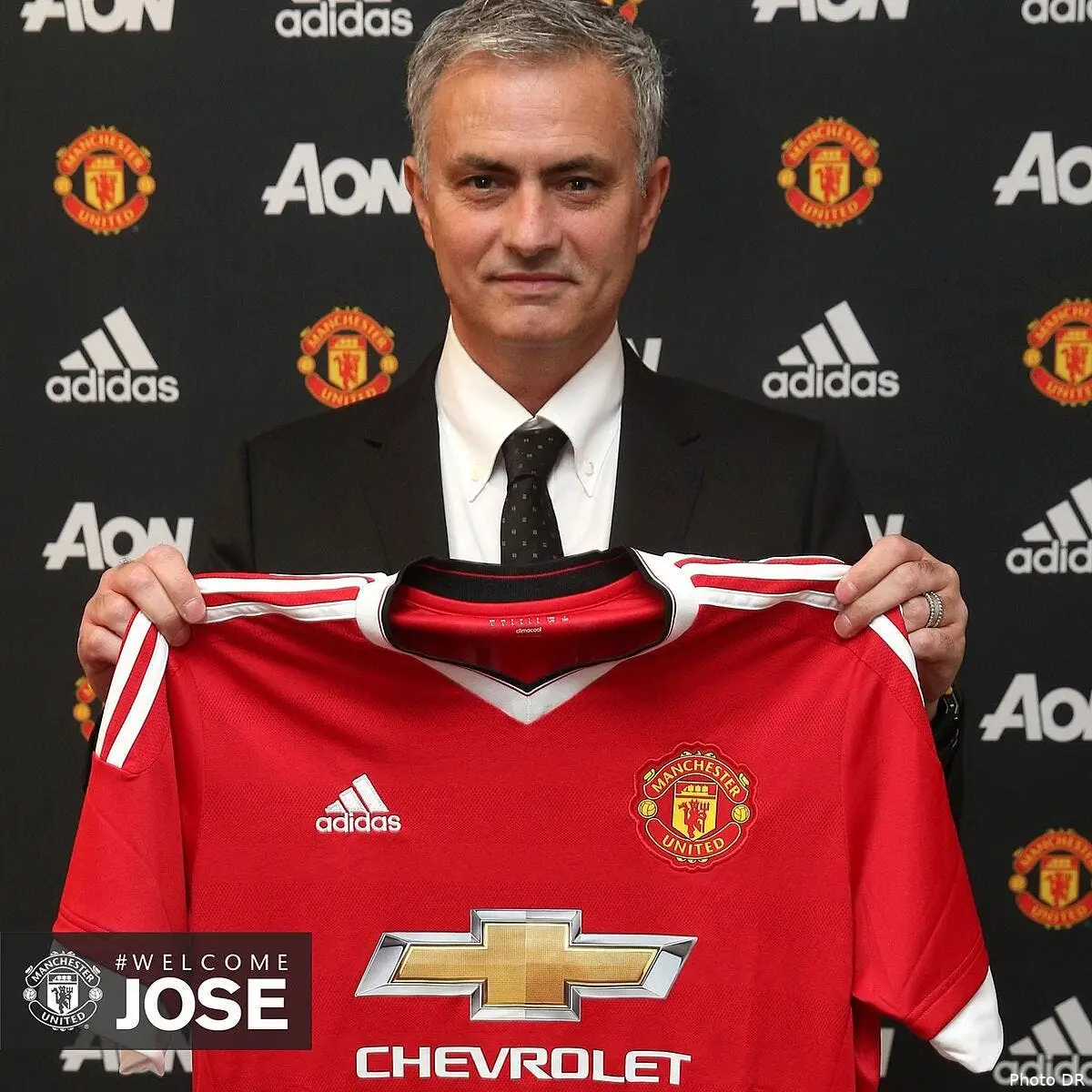 officiel jose mourinho entraineur de manchester united d87ec5ea573f4c298c2d71e002143961144158