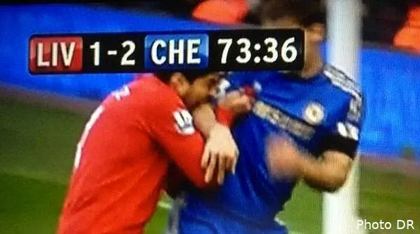 photo suarez a mordu ivanovic pendant liverpool chelsea wubx7nn55191