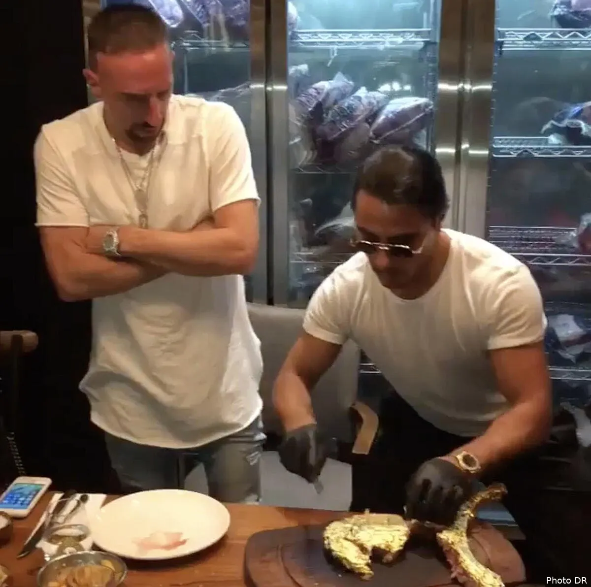 all quand ribery se tape une entrecote en or a 1200 euros ribery viande or240815