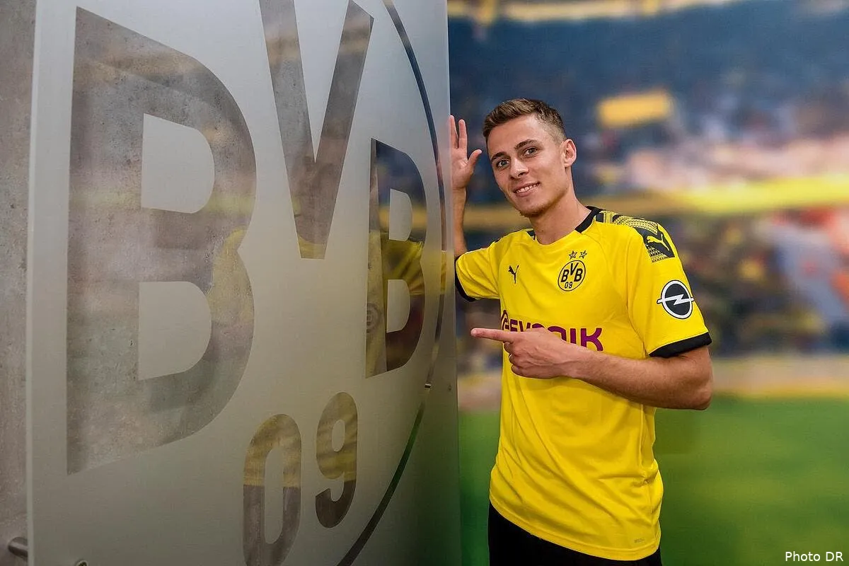 all thorgan hazard signe a dortmund d7ksth0xoaabymm253957