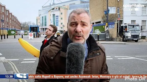 attaque a la banane gonflable il faut l avouer c etait une blague journaliste italien banane132505