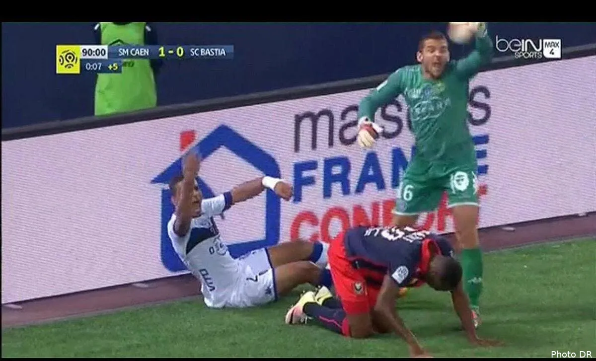 bastia impressionnante fracture ouverte et operation pour djiku cq5qn60wgaa3prq153100