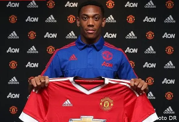 chelsea a tente une pedro pour piquer martial a man utd officiel anthony martial signe a manchester united anthony martial a manchester united 119869120189