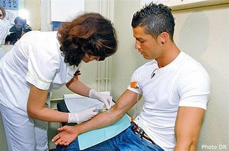 cristiano ronaldo donne l exemple pour les victimes du drame espagnol bqb4ws9cqaayzvv62143