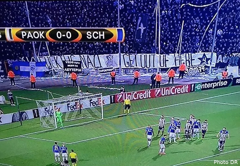 el le club de schalke traite de nazi en grece schalke04171038