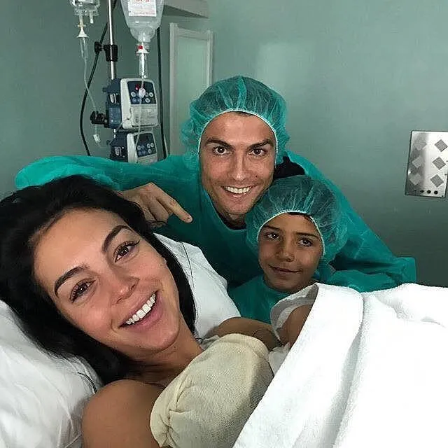 esp cristiano ronaldo encore papa et on connait la maman 23472394 10155952758067164 3064295973262491214 n199599