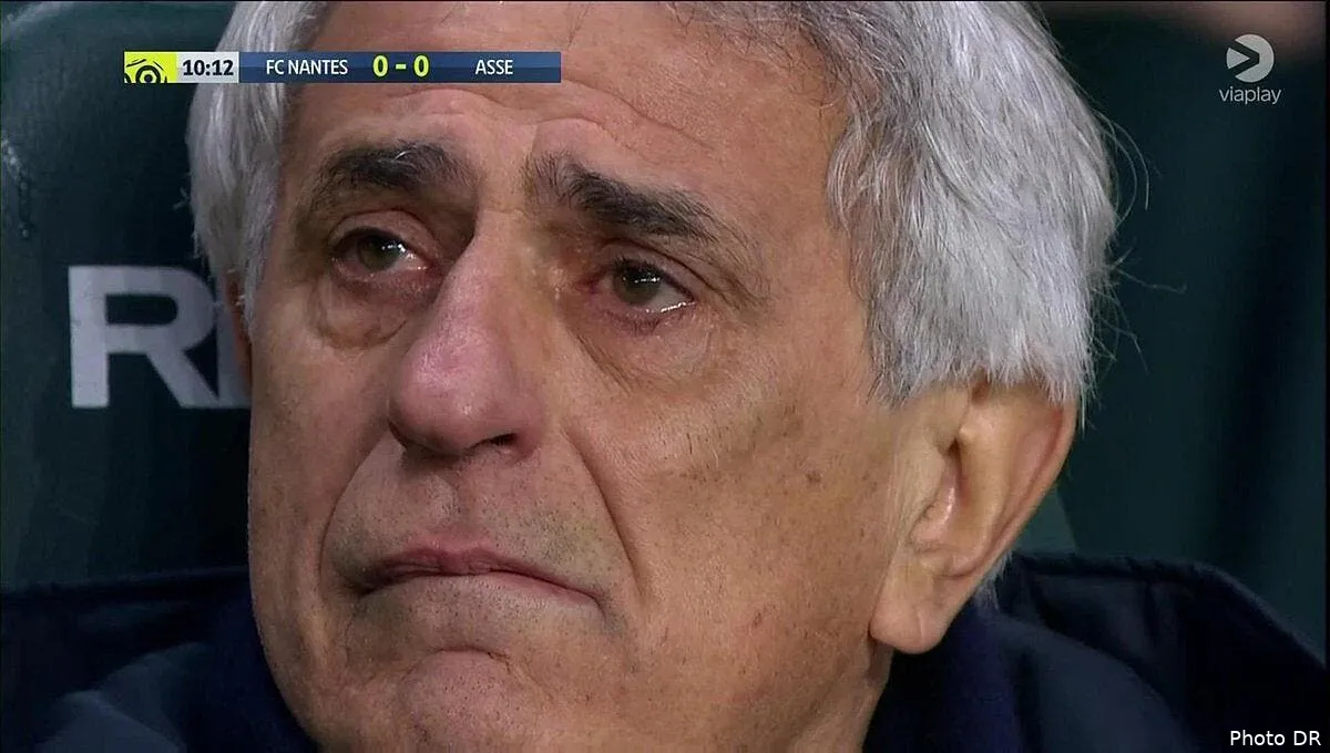 hommage a emiliano sala une minute et des larmes a la beaujoire dyl20g xgacgf6p243537