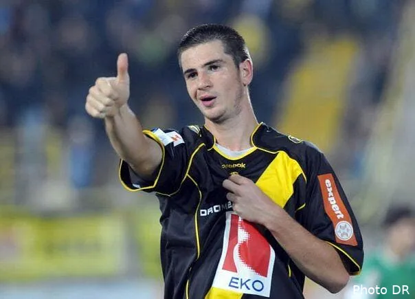 l ol pret a faire signer un defenseur discount au portugal n68453740287 2573567 335929723