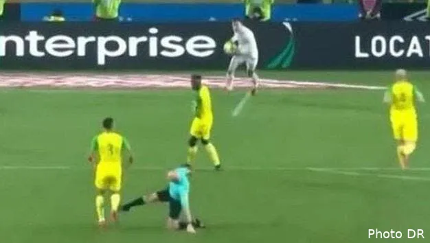 l1 tony chapron star mondiale du net grace a son tacle fou dtkqexzxcaabag4206555