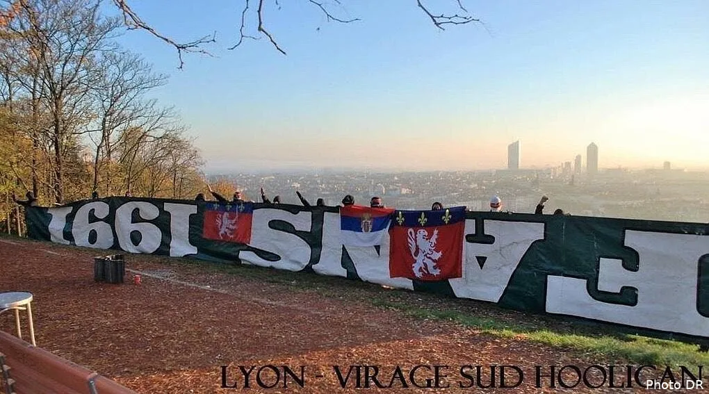 la photo peu glorieuse qui sort avant ol asse bache124859