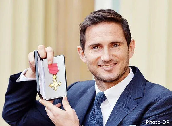 lampard fait officier de l empire britannique par le prince william csvnzm5xiaavxiv124061