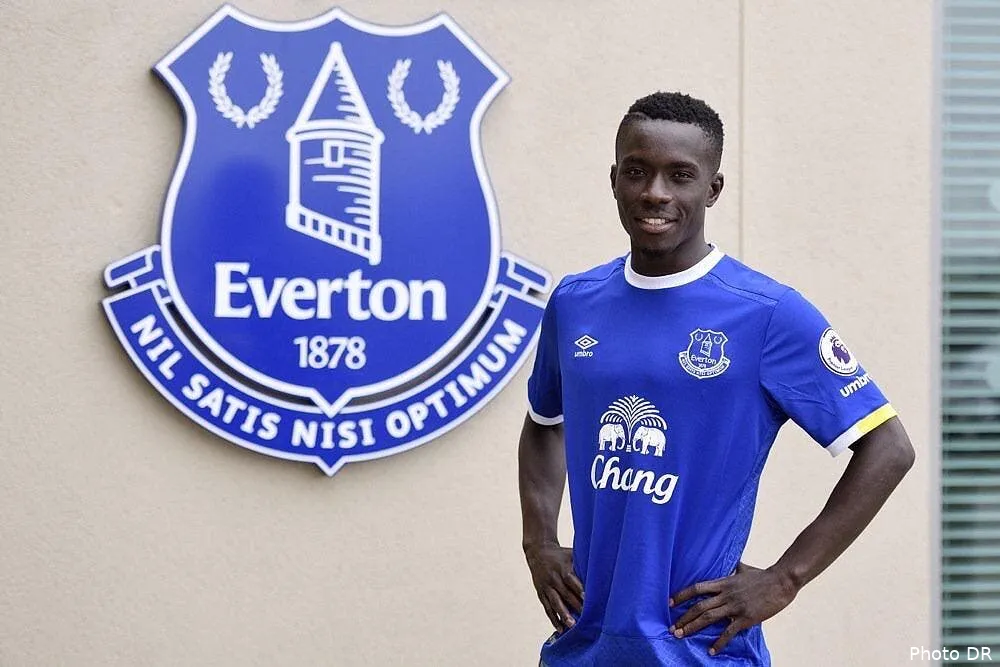 mercato convoite par l om idrissa gueye signe a everton co3ynrqwiaatqy1150638