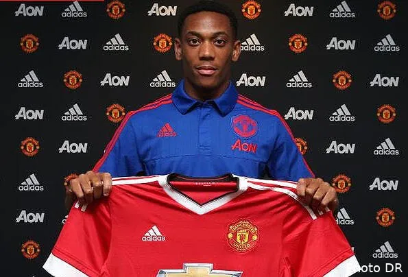 officiel anthony martial signe a manchester united anthony martial a manchester united119869