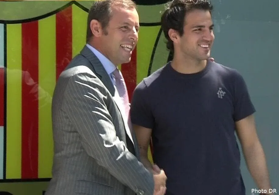 officiel fabregas signe au fc barcelone jusqu en 2016 capture d ecran 2011 08 15 a 13 32 4623343