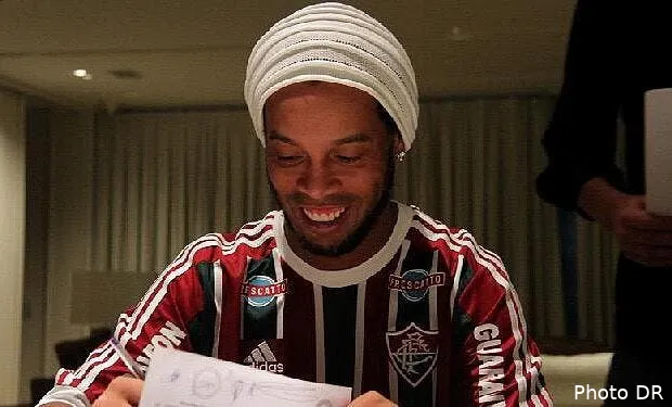 officiel ronaldinho s est trouve un nouveau club ronnie115755
