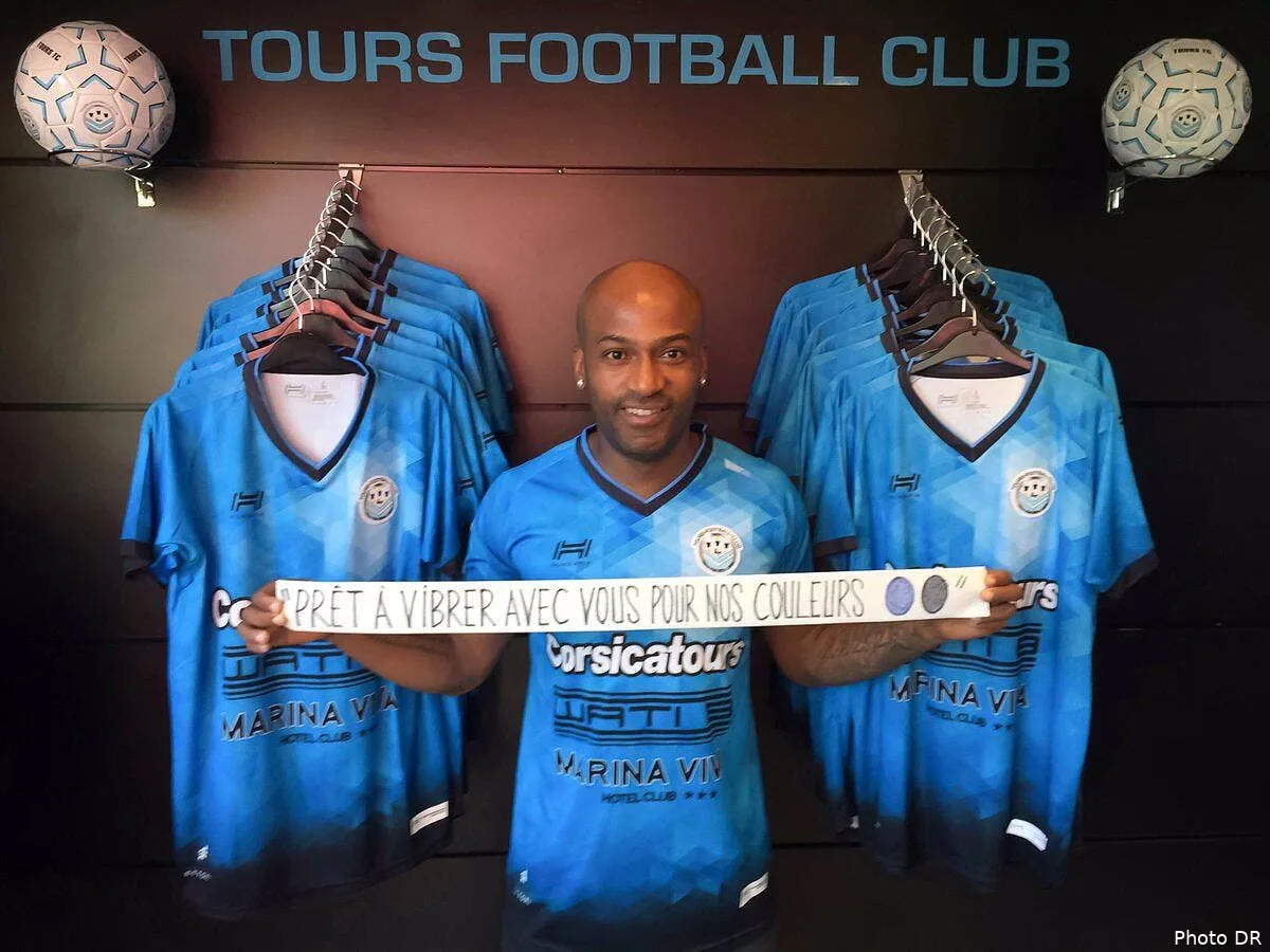 officiel toifilou maoulida signe a tours ct 6ie xyai91 u157158