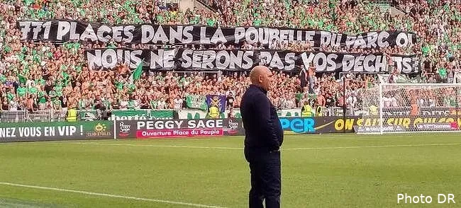 ol asse les fans de sainte solidaires pour boycotter la poubelle ol asse le peuple vert refuse d aller dans la poubelle du parc ol asse ol 156172156234