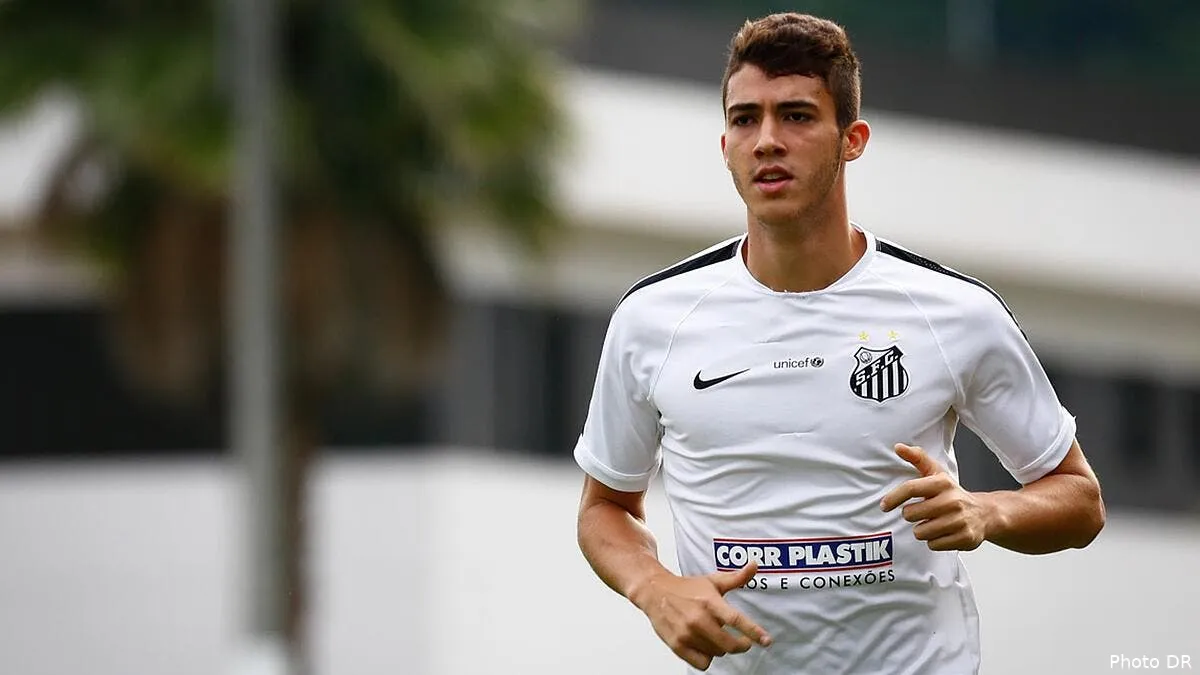 ol un prometteur defenseur bresilien en approche gustavo142872