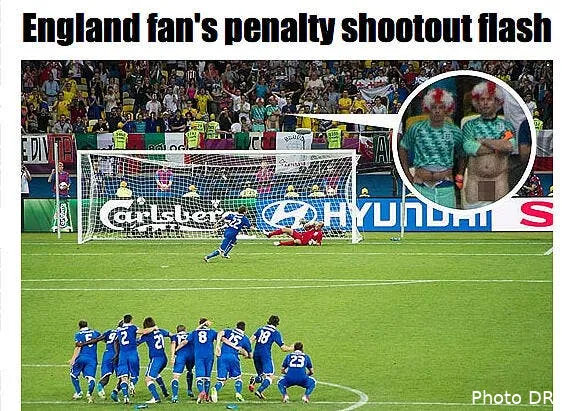 photo deux supporters anglais baissent leur slip pour eliminer l italie capture d ecran 2012 06 25 a 15 25 4136604