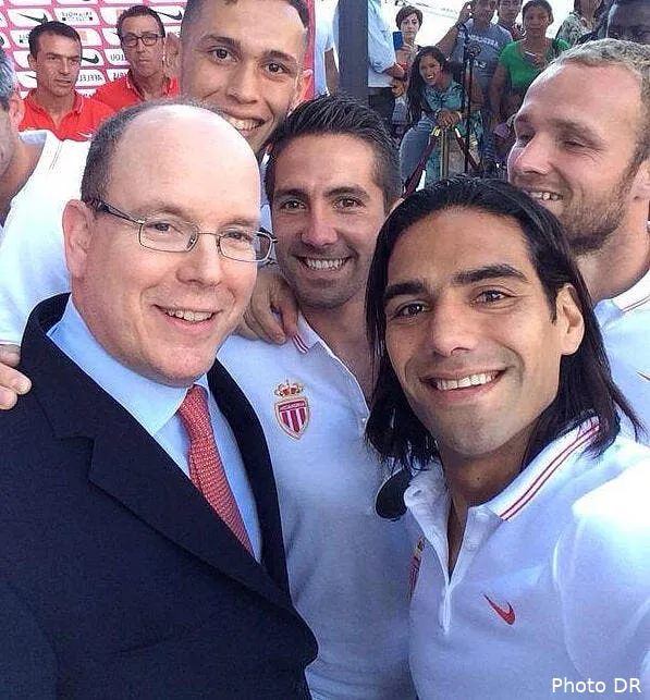 photo falcao and co s offrent un selfie avec le prince albert asm88609