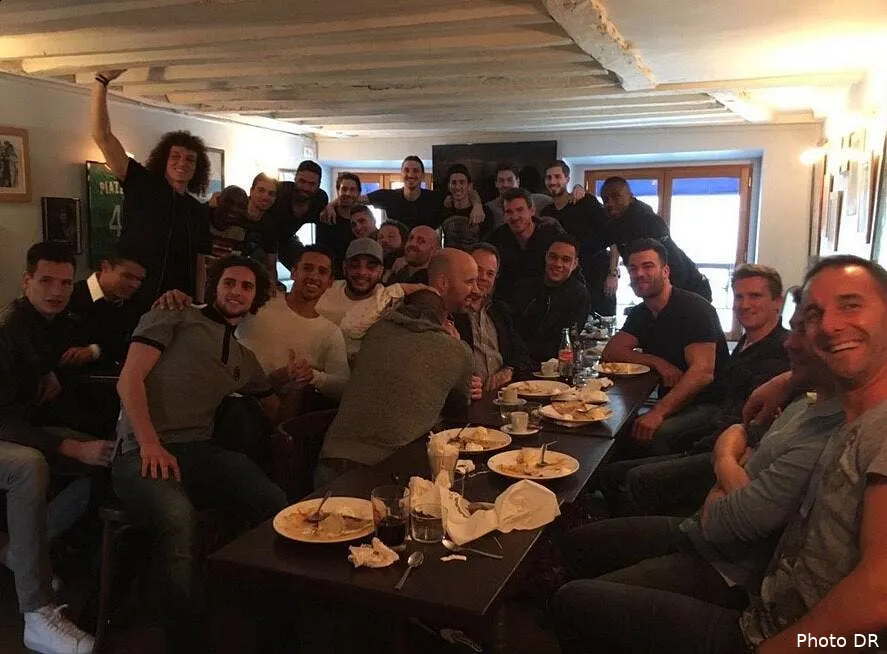 photo le psg au resto sans serge aurier psg136396