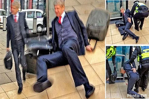 photo le sale samedi de wenger se termine sur les fesses main arsene 312683976061