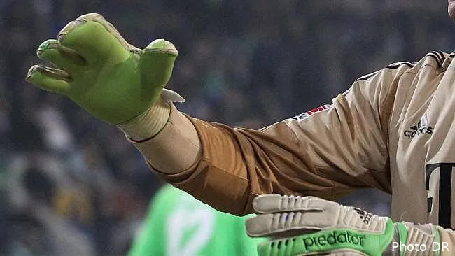 photo neuer sort un gant incroyable avec le bayern neuer50285