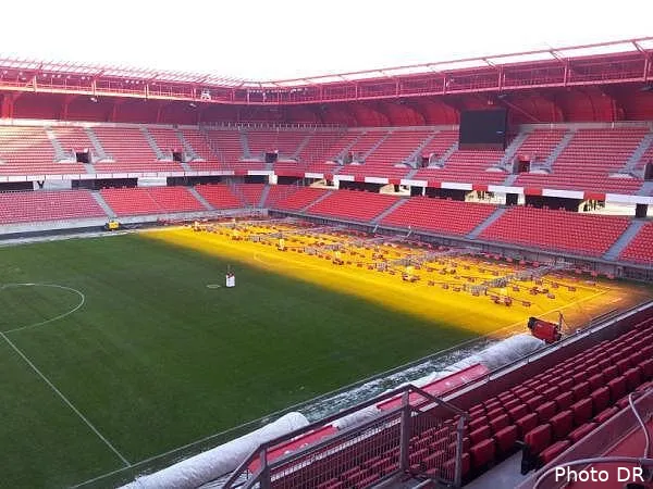 photo va et l ol depensent sans compter pour chauffer leur pelouse vafc pelouse chauffe30834