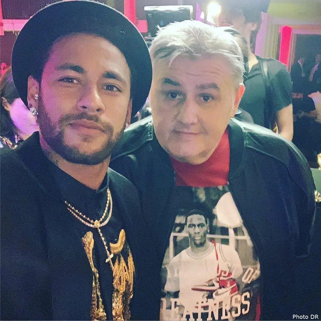 psg un selfie avec neymar et pierre menes se fait lyncher d7h1azgxkae4oi3253951