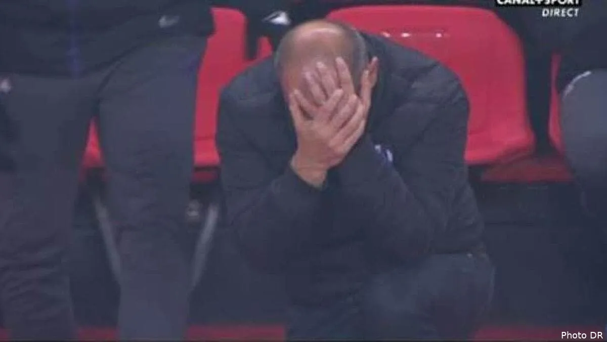 tfc percute par un avion en papier dupraz defend son attitude 2f2fdd6c9c6e22c37e80474f12234162106