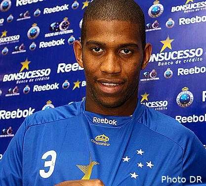 valenciennes va chercher au bresil son renfort defensif 13471 ori gil23565