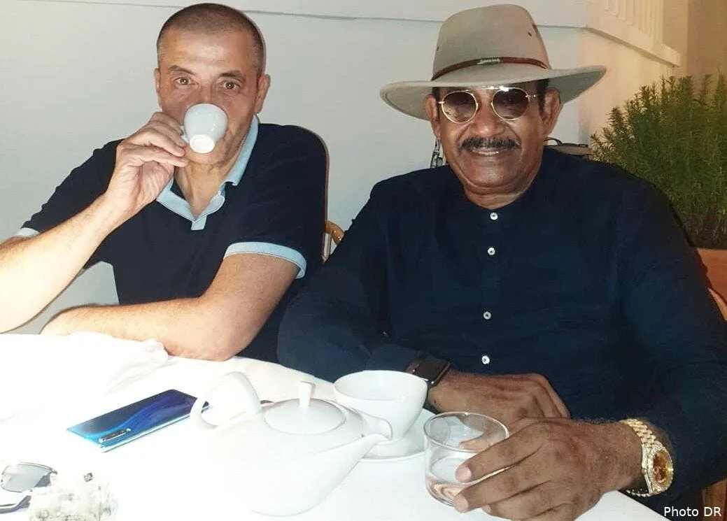 vente om encore une bombe signee ajroudi boudjellal ajroudi boudjellal292441