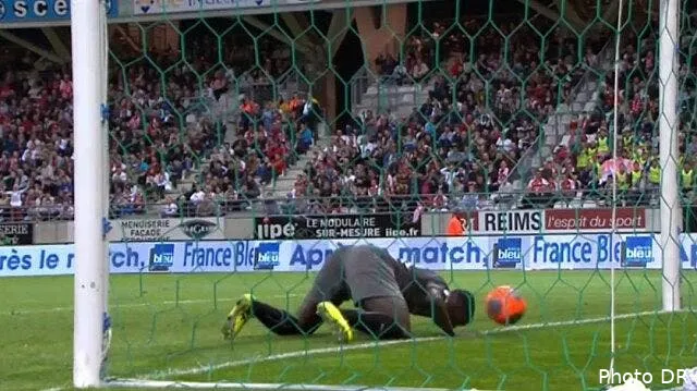 video il fait une ntep en coupe ca chauffe sur le pelouse ntep but tete reims rennes 640x359127355