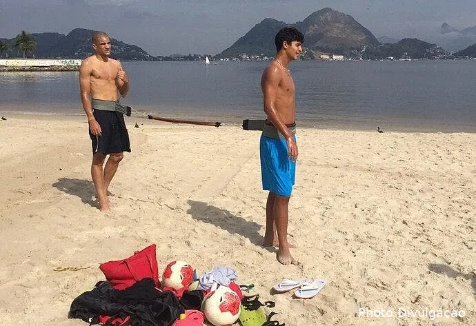 sur la plage de rio doria attend son depart de l om doria 10117071