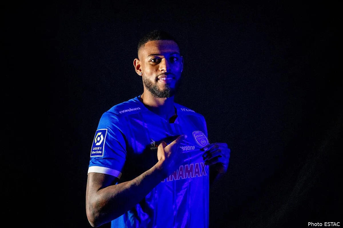 jeff reine adelaide prete a troyes par l ol 63d82c129f18d200779720 356434