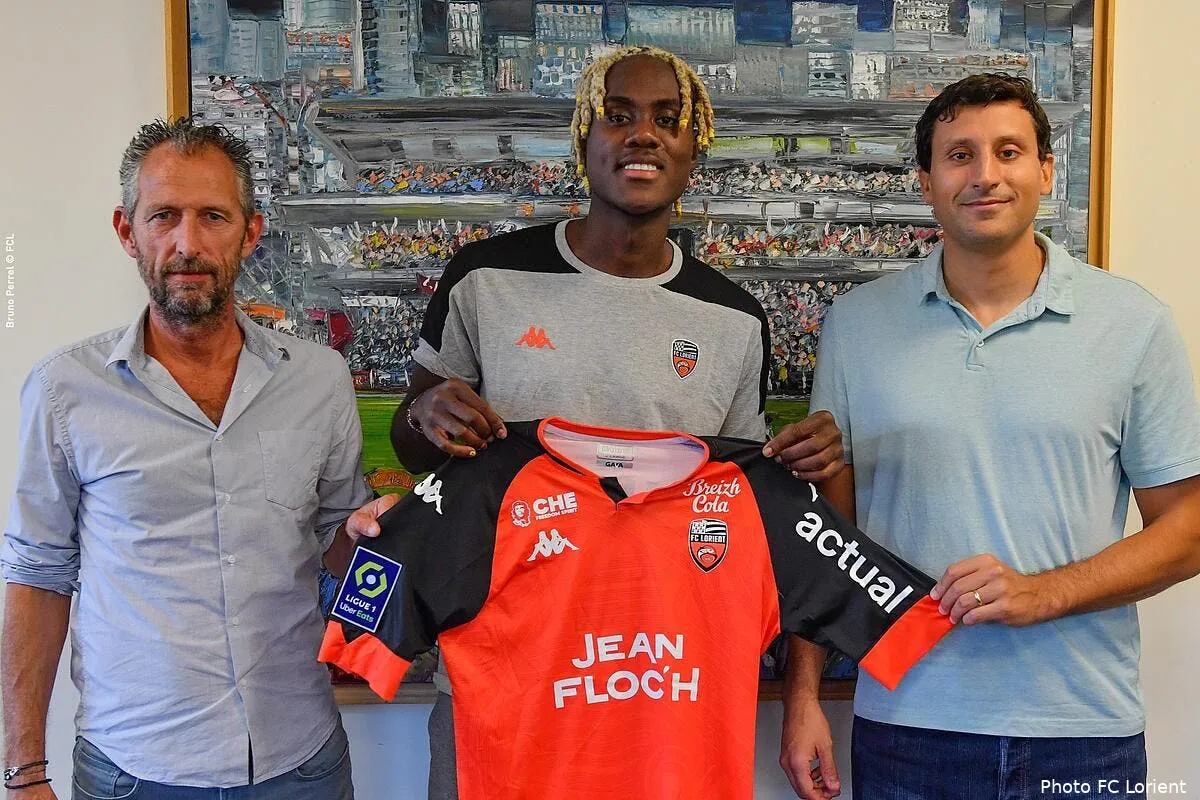 officiel trevor chalobah prete par chelsea a lorient trevor chalobah chelsea signe au fc lorient 22 3000x2000291957
