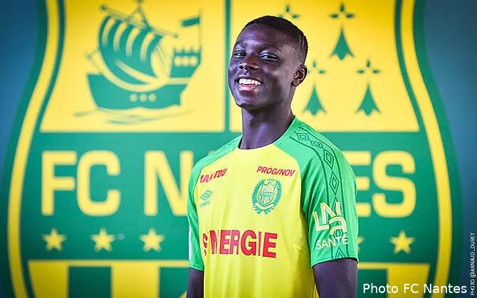 officiel abdoulay dabo 16 ans signe pro a nantes et entre dans l histoire dabo041017195509