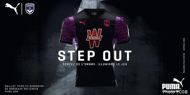 attention les yeux bordeaux sort son maillot third carroussel third186223
