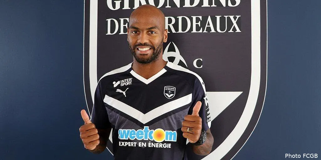 officiel briand signe a bordeaux avec le sourire briand227229