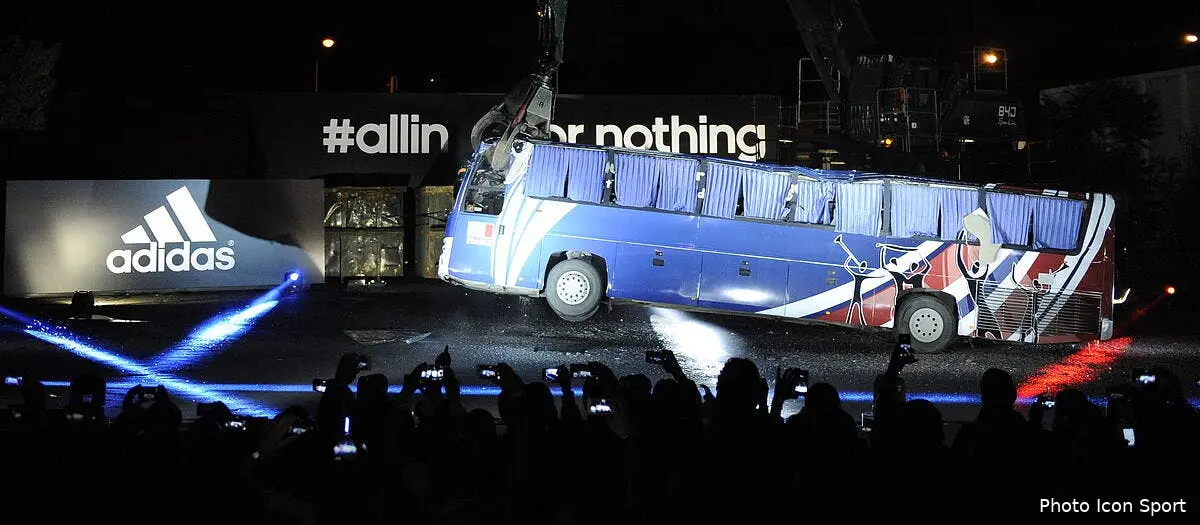 adidas detruit symboliquement le bus de knysna d3d278683947